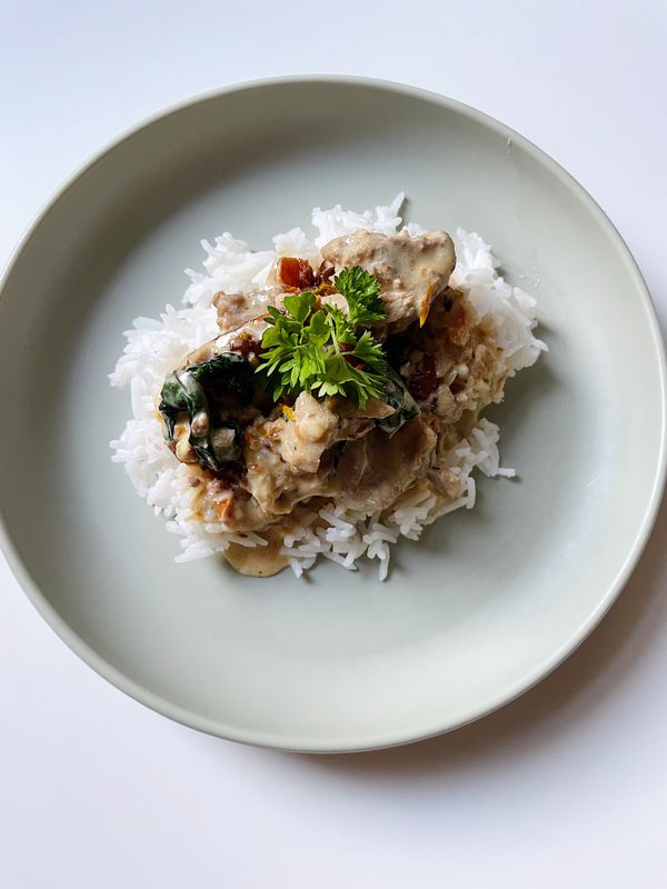 Krämig laxgryta med soltorkade tomater