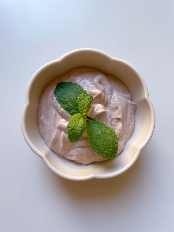 Jordgubbskräm boostad med cashew och avokado