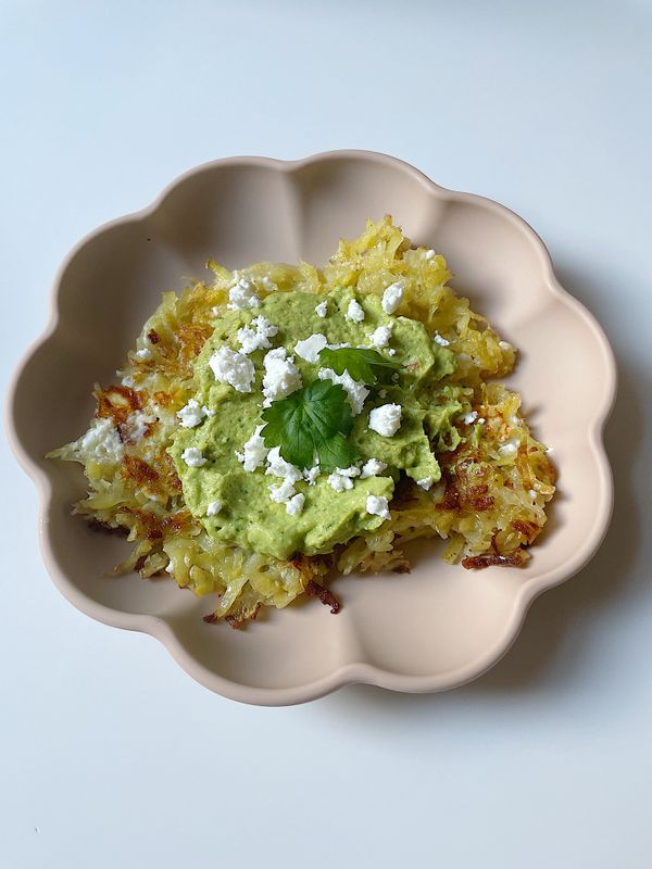 Fetaost- och potatiskaka med guacamole