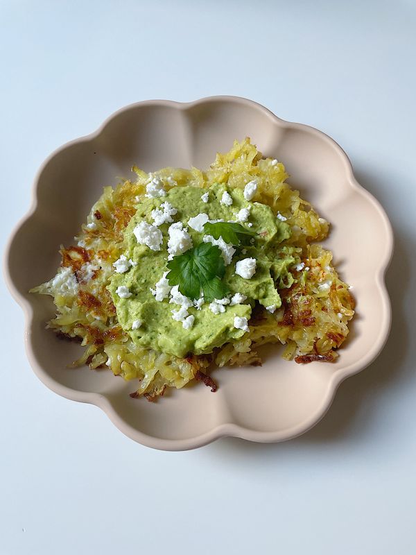 Fetaost- och potatiskaka med guacamole 