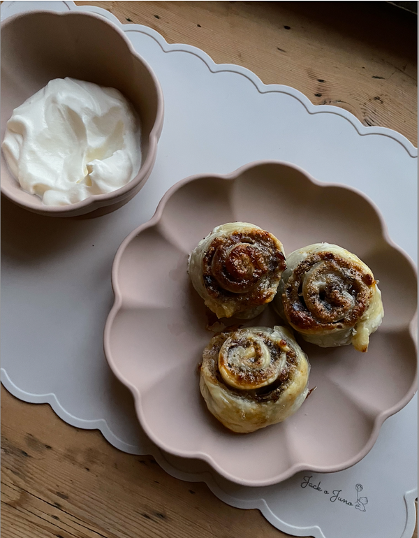 Frasiga semmelbullar med grädde
