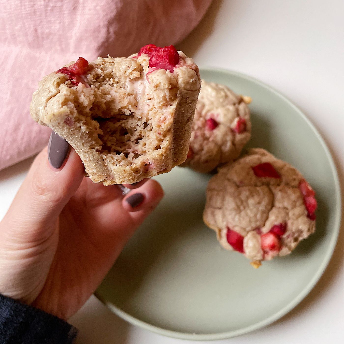 Muffins med yoghurt och jordgubb