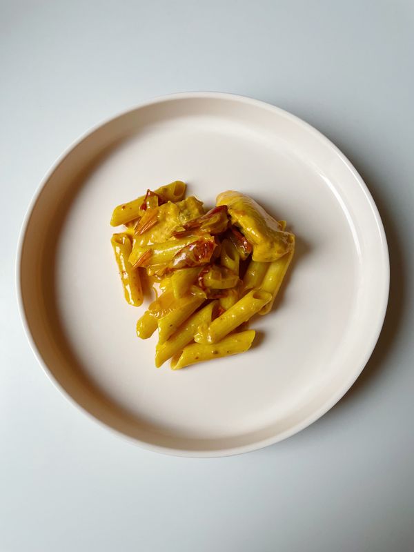 Saffranspasta med kyckling