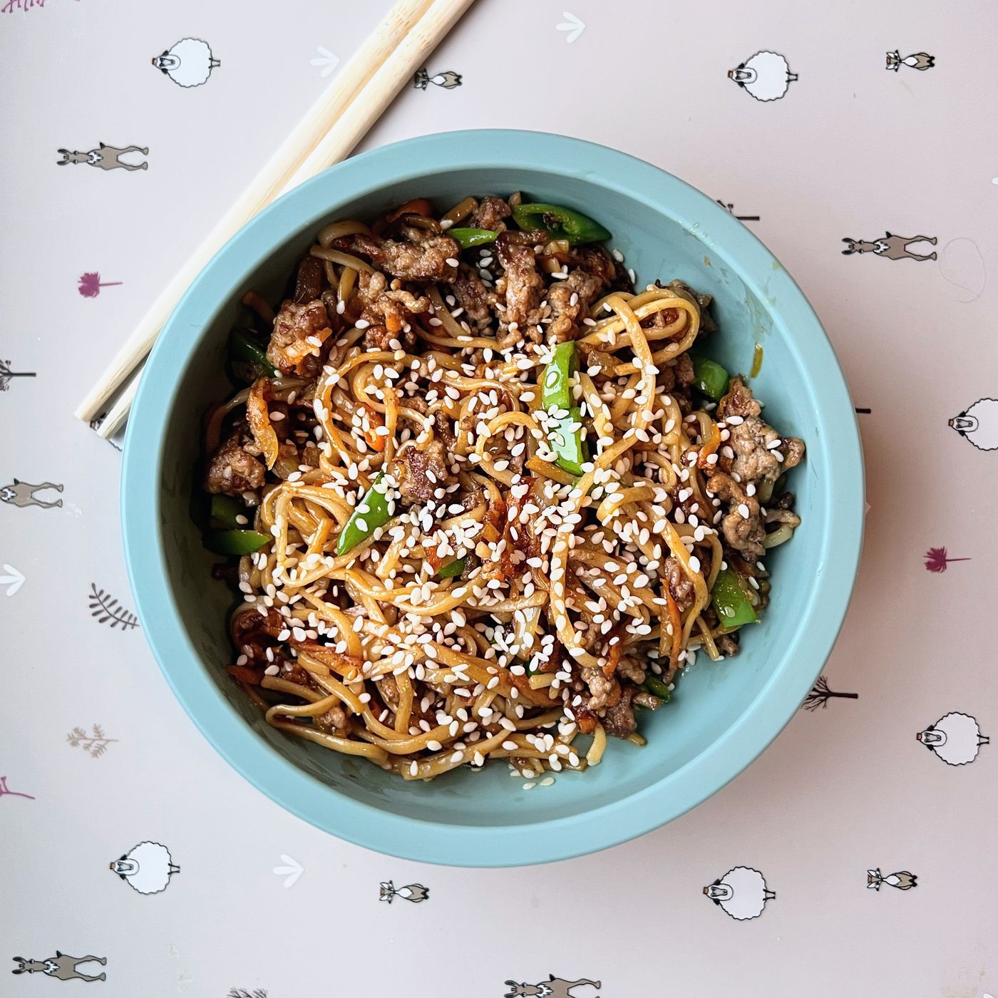 Sesamnudlar med färs