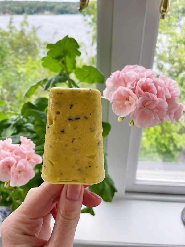 Tropisk glass boostad med gröna ärtor