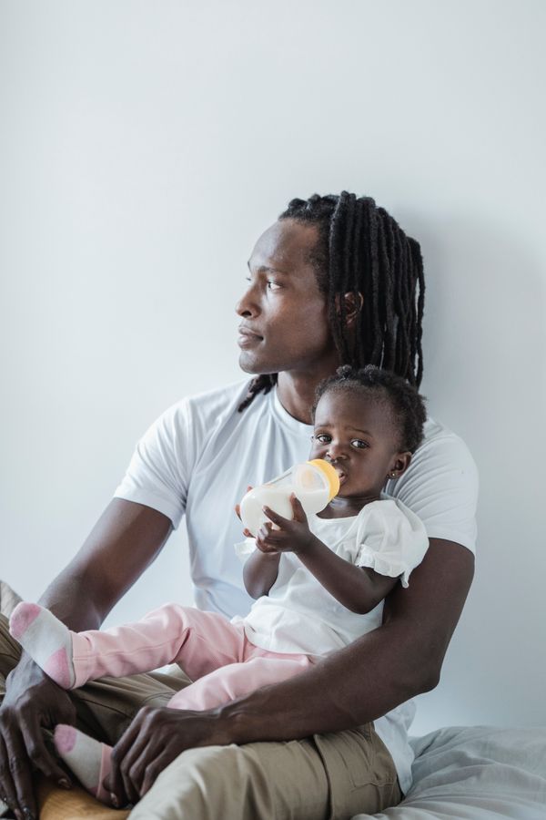 Vad gör jag om mitt barn inte vill ha ersättning eller amma längre när hen har börjat äta fast mat?