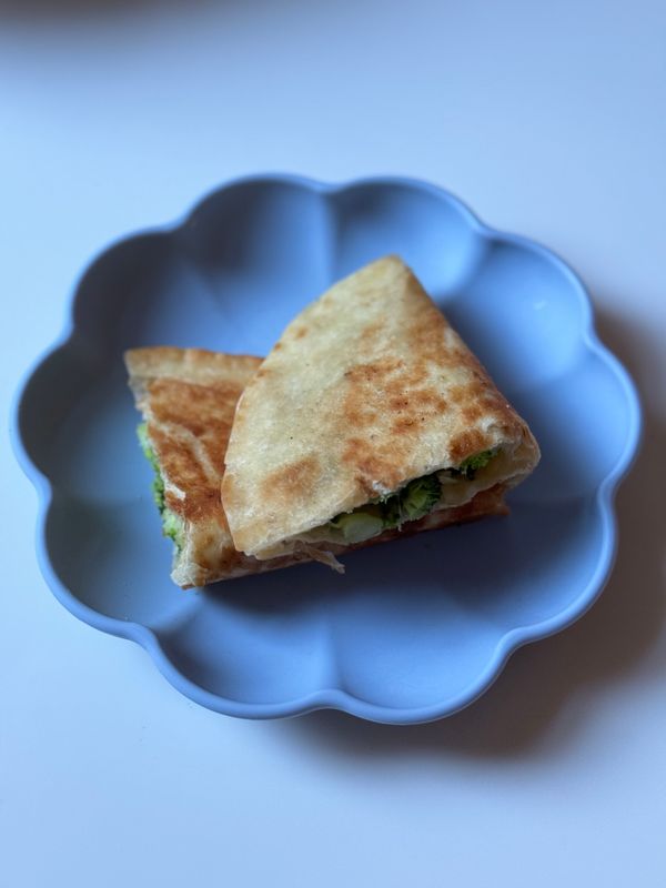 Broccoli- och ostquesadillas