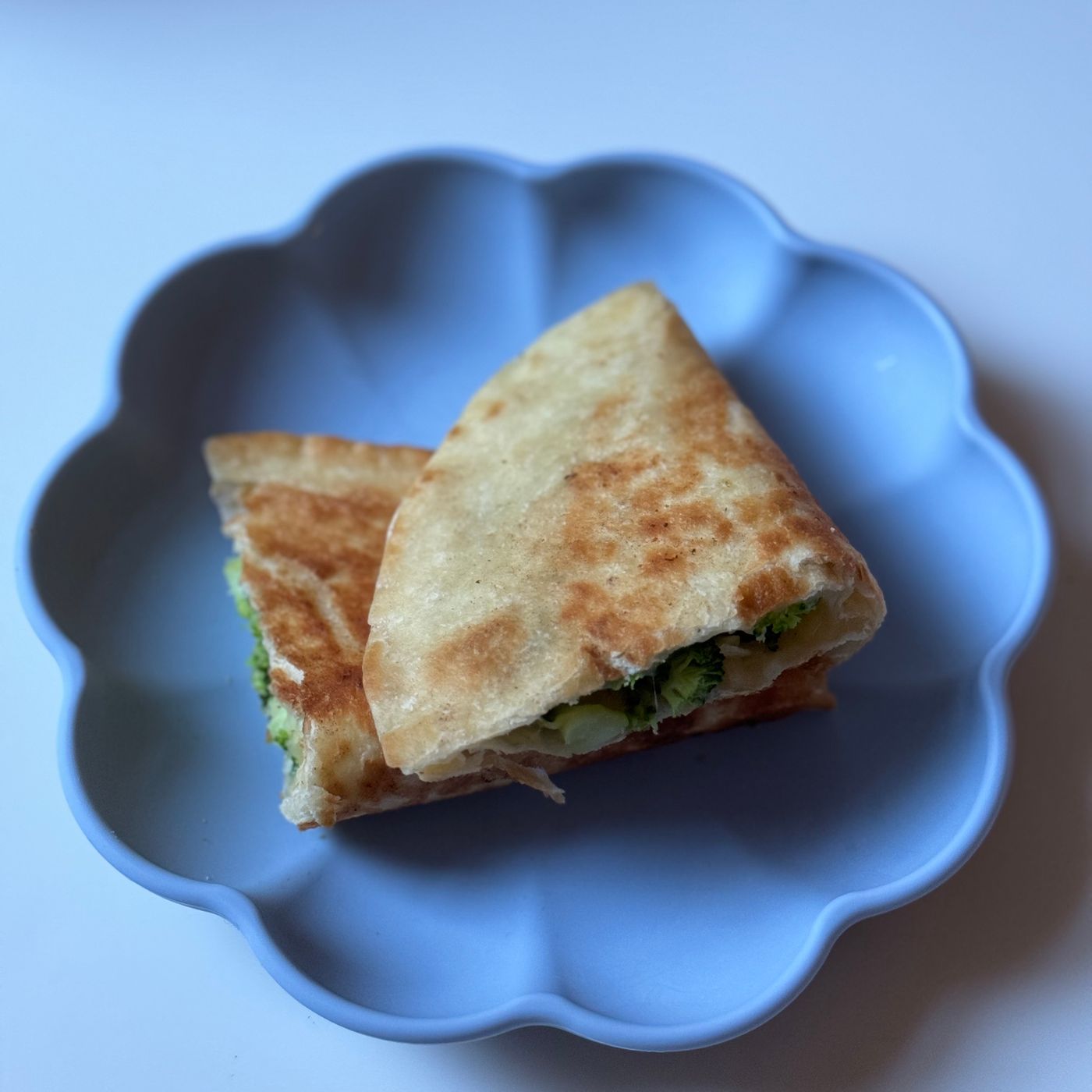 Broccoli- och ostquesadillas