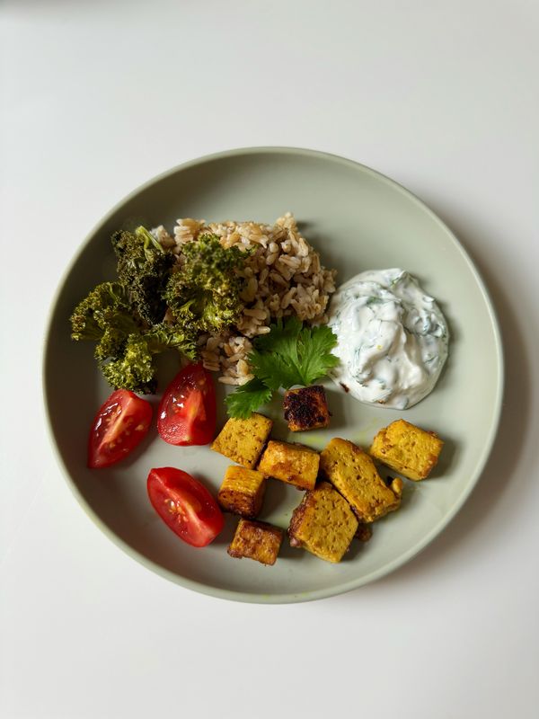 Golden tofu med havreris och örtsås