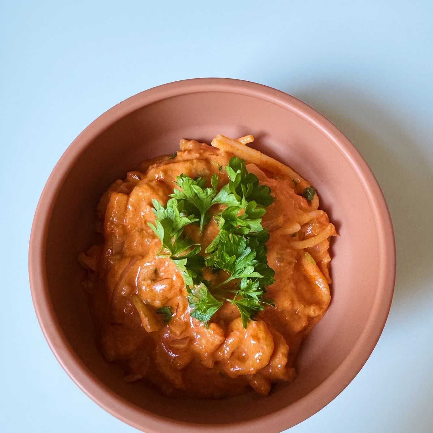 Lyxig gräddpasta med räkor