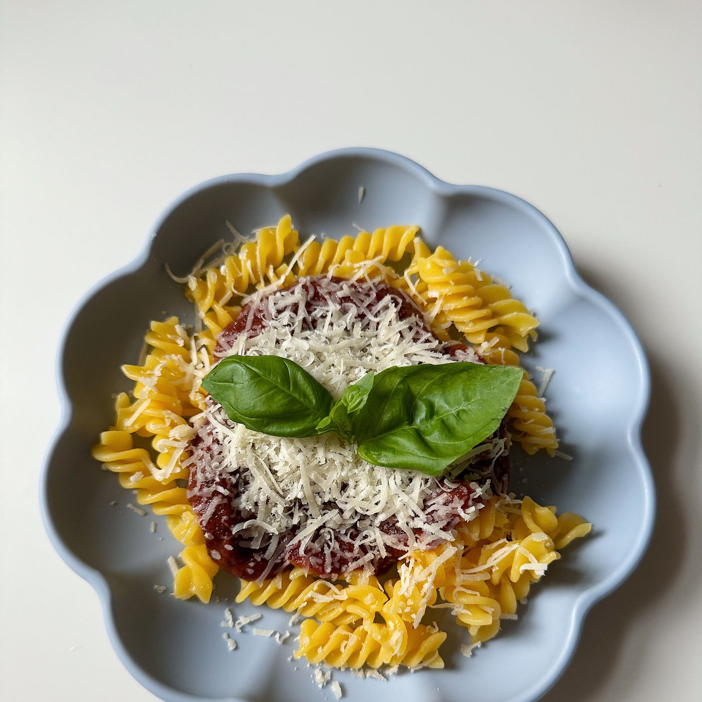 Järnberikad och snabb pasta med tomatsås